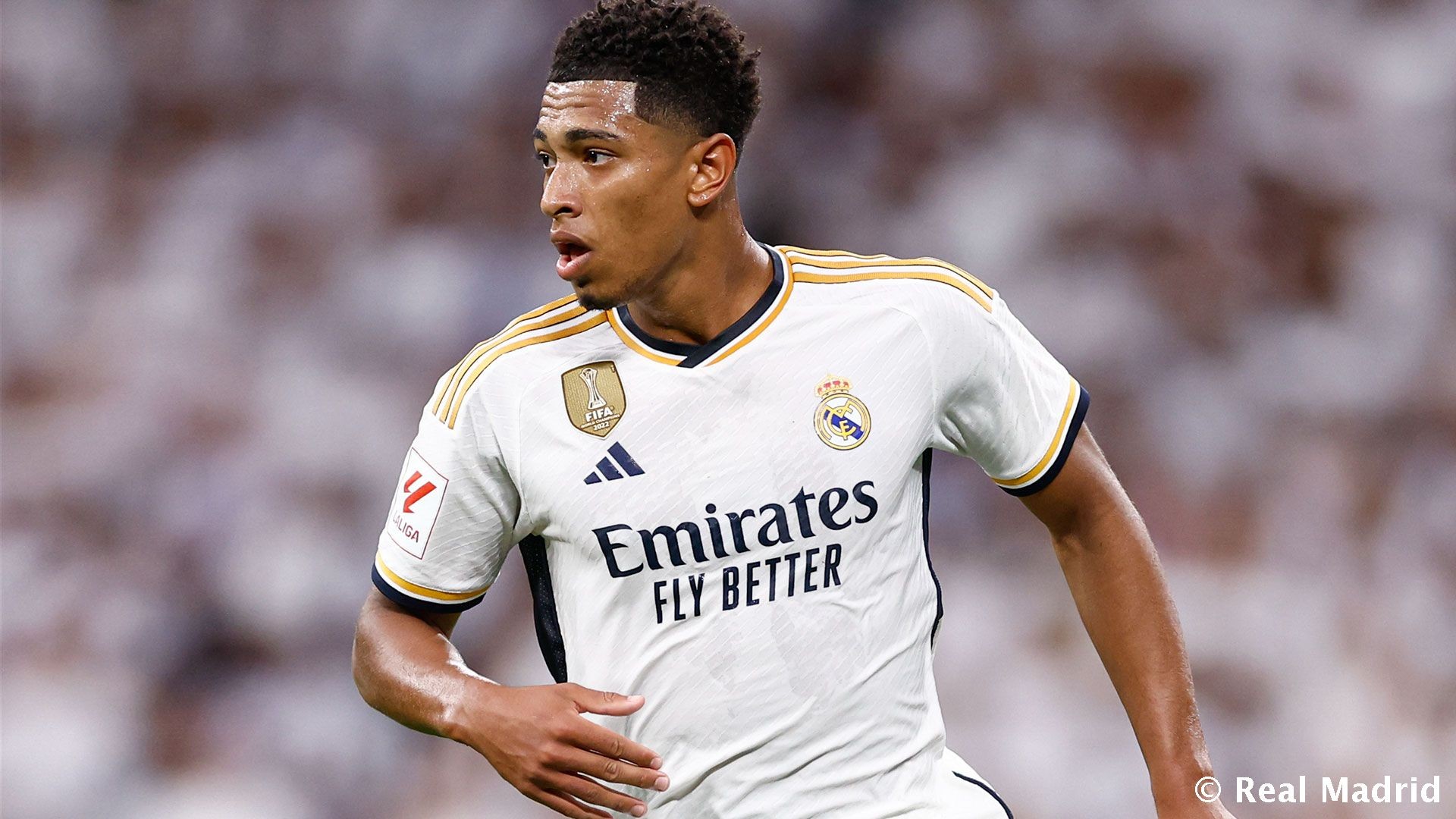 前锋突破射门锁定胜利