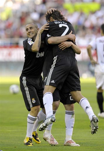 罗马诺：西蒙斯预计缺席莱比锡今日比赛，他已决定转投切尔西