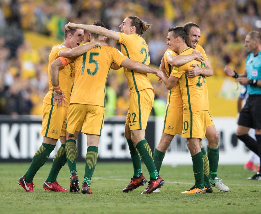 杜兰特三节28+8刷爆纪录：里程碑之夜击溃太阳 激情握拳怒吼庆祝