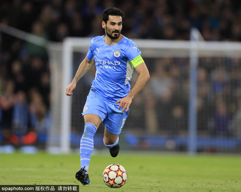 世体：梅西亲签的新秀球星卡被拍卖行估值35000欧元