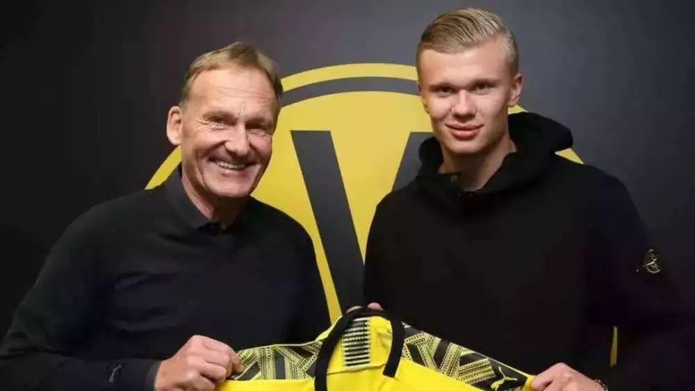 德甲战报：凯恩替补登场戴帽，拜仁5-0狂胜十人斯图加特