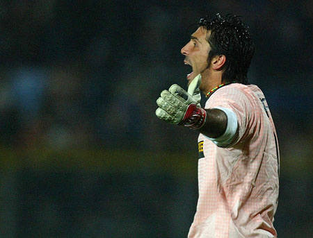 39岁仍然无所畏惧：诺伊尔的拜仁传奇继续