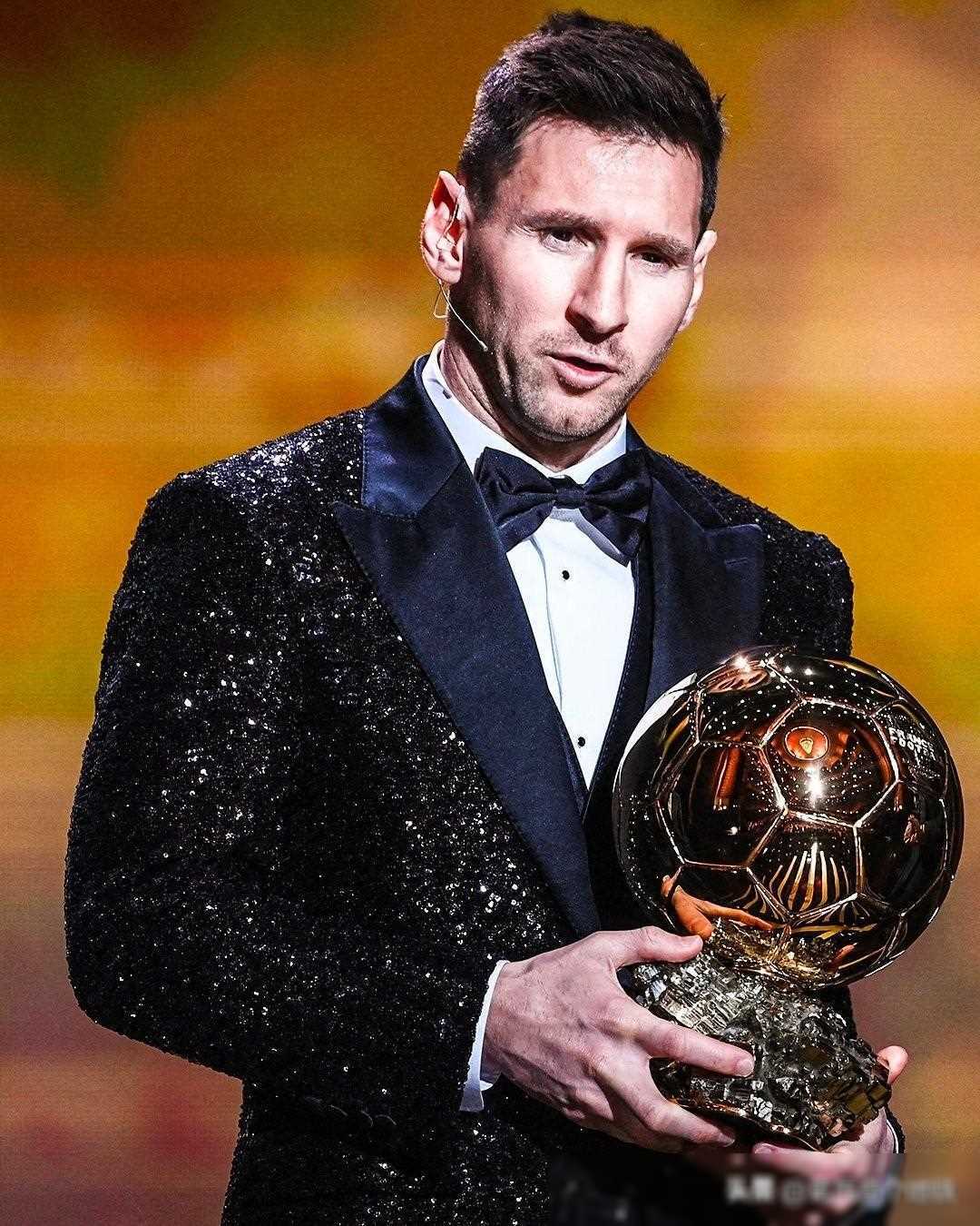 气坏了！沈梓捷补防被吹犯规抱怨绕场 犯满离场