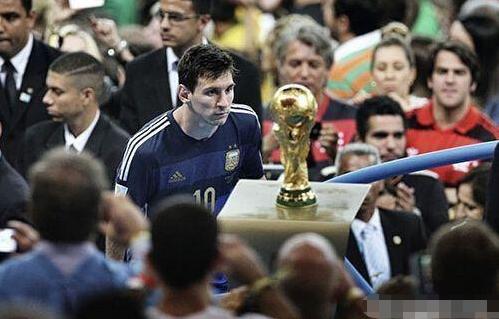 怒了！江苏发球稀烂快攻全无，0-3脆败天津，球迷：不如拼小将