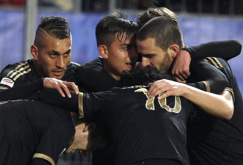 两张合影，一张和老乡一张和金靴。赛前法比奥说这场...