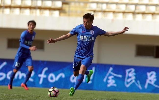 这是真饿了，太阳报：哈兰德赛后买了近70个芝士汉堡请全队吃