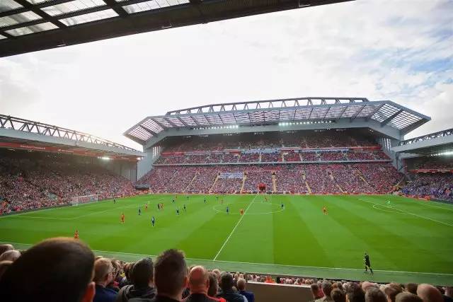 德转列欧洲俱乐部球衣胸前广告年赞助费TOP10：曼城8000万第1