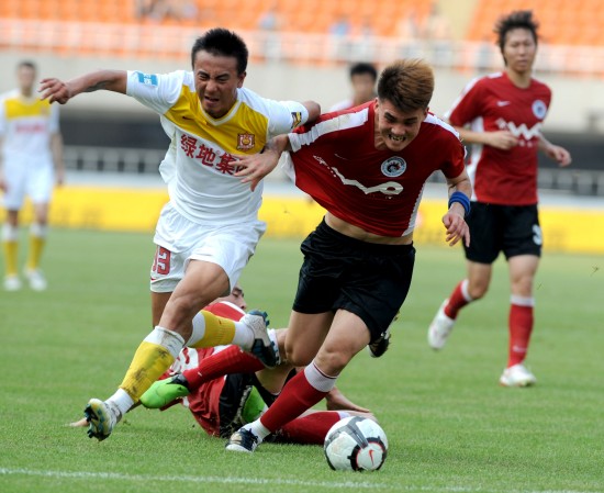 青训小将关键传球助攻队友破门