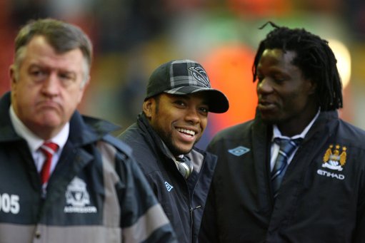 RMC：巴黎大巴被毕包球迷石块袭击，所幸并无人员受伤