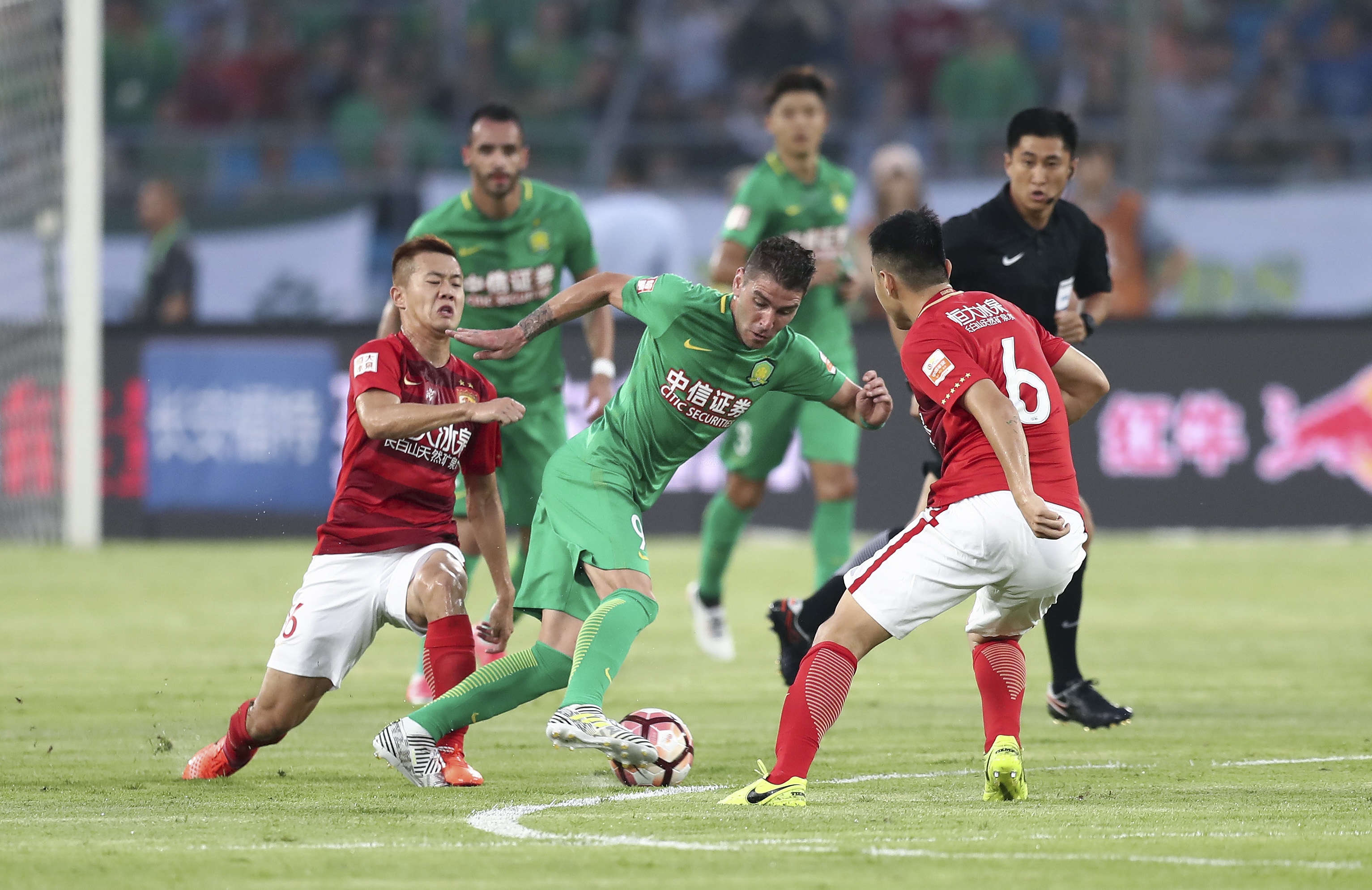 伊格莱西亚斯：皇马很强但我们掌控节奏，最后时刻他们急眼了