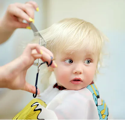 Close up portrait of toddler child getting his first haircut - fb体育